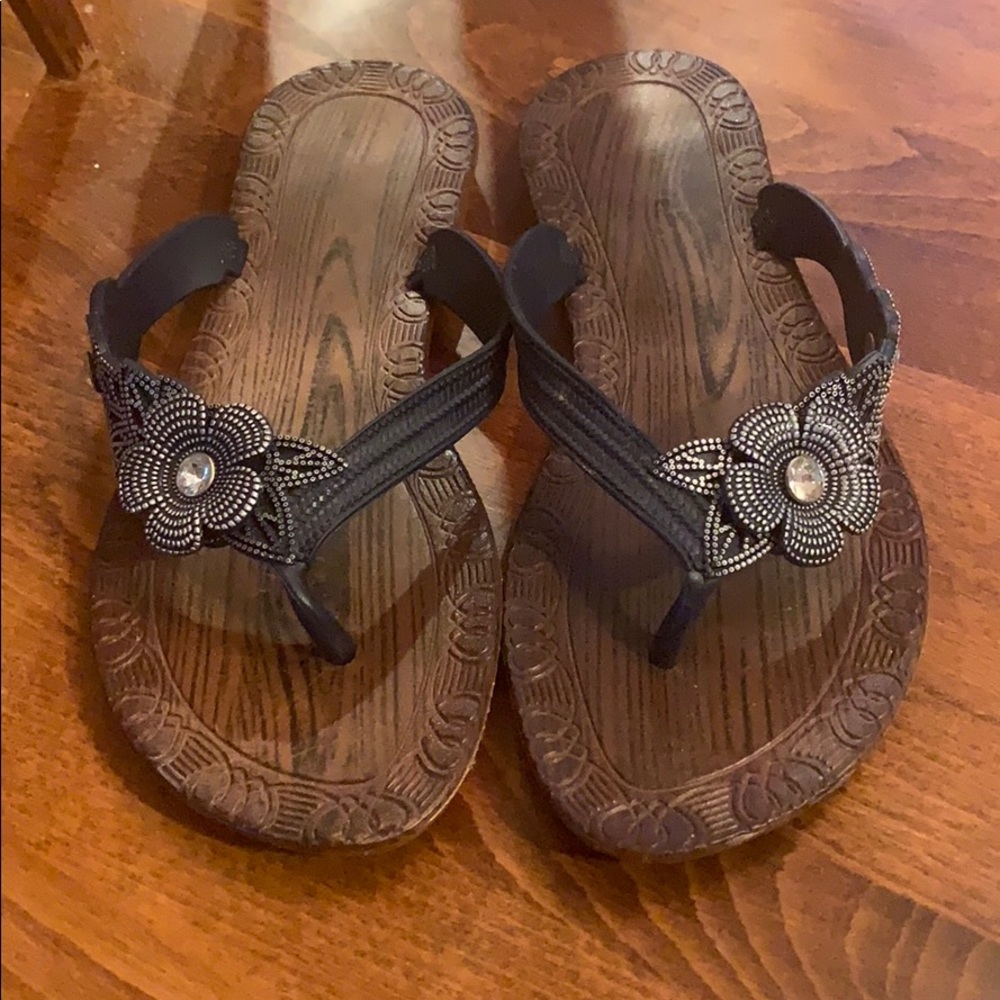 flip flops worn once,navy blue, sz 6